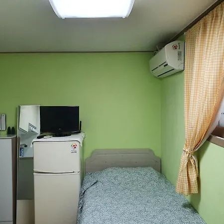 Evergreen Studio Apartment